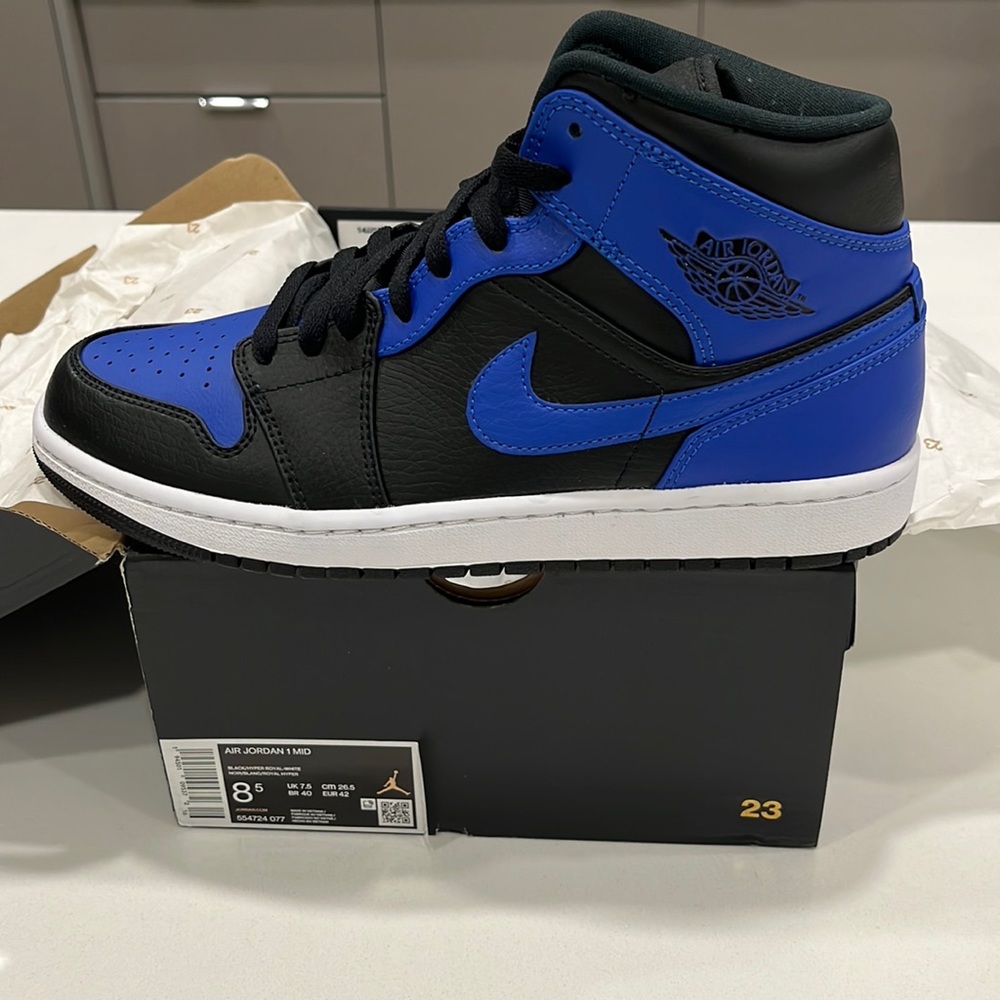 Air Jordan 1 Mid “Royal” - Deadstock Mens size 8.5